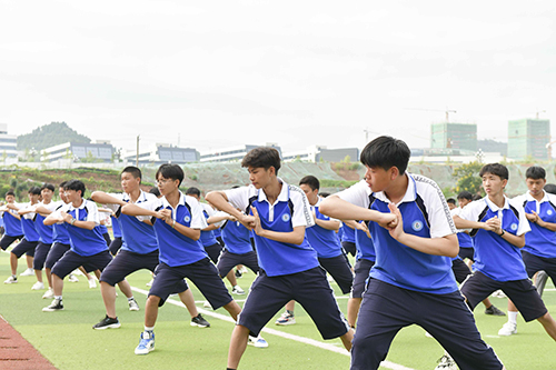 我校舉行2021級新生開學(xué)典禮暨軍訓(xùn)匯報表演